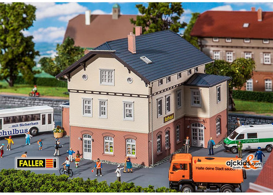 Faller 130457 - Town Hall with School
