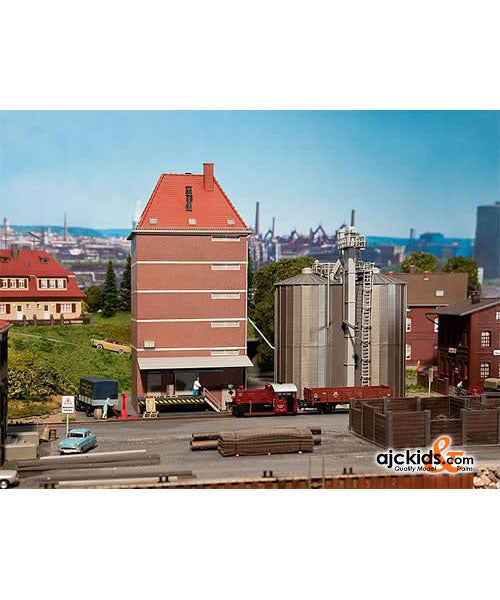 Faller 130465 - Feed Supplier with Silos