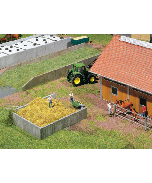 Faller 130529 - Dunghill with Wheelbarrow