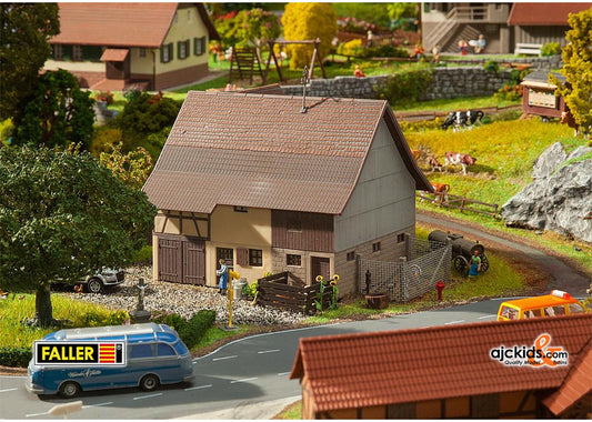 Faller 130557 - Barn with Access To Upper Fl