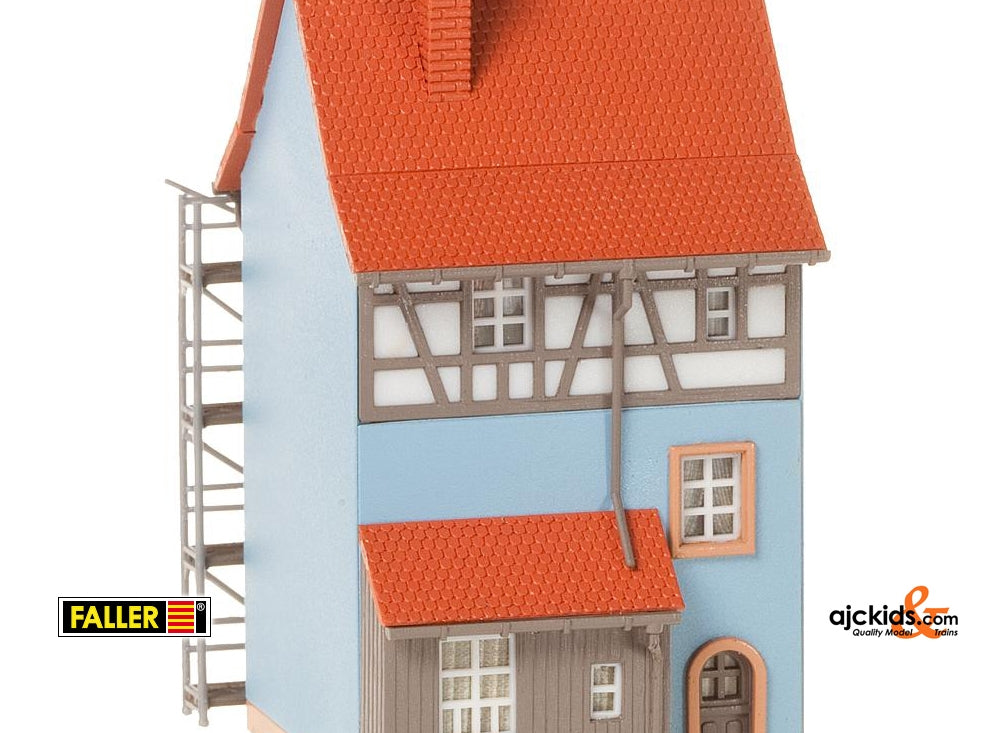 Faller 232331 - Townhouse with Pain Scaffold