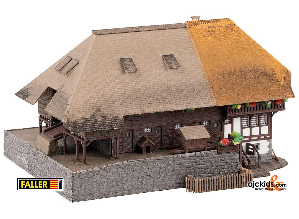 Faller 232395 - Black Forest farm with straw roof