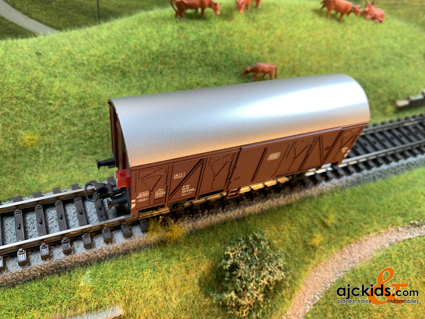 Marklin 4411 - Boxcar with working tail light