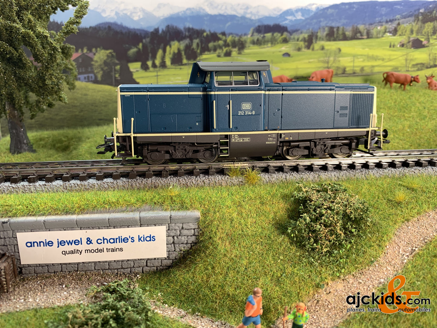 Trix 22827 - Class 212 Diesel Locomotive
