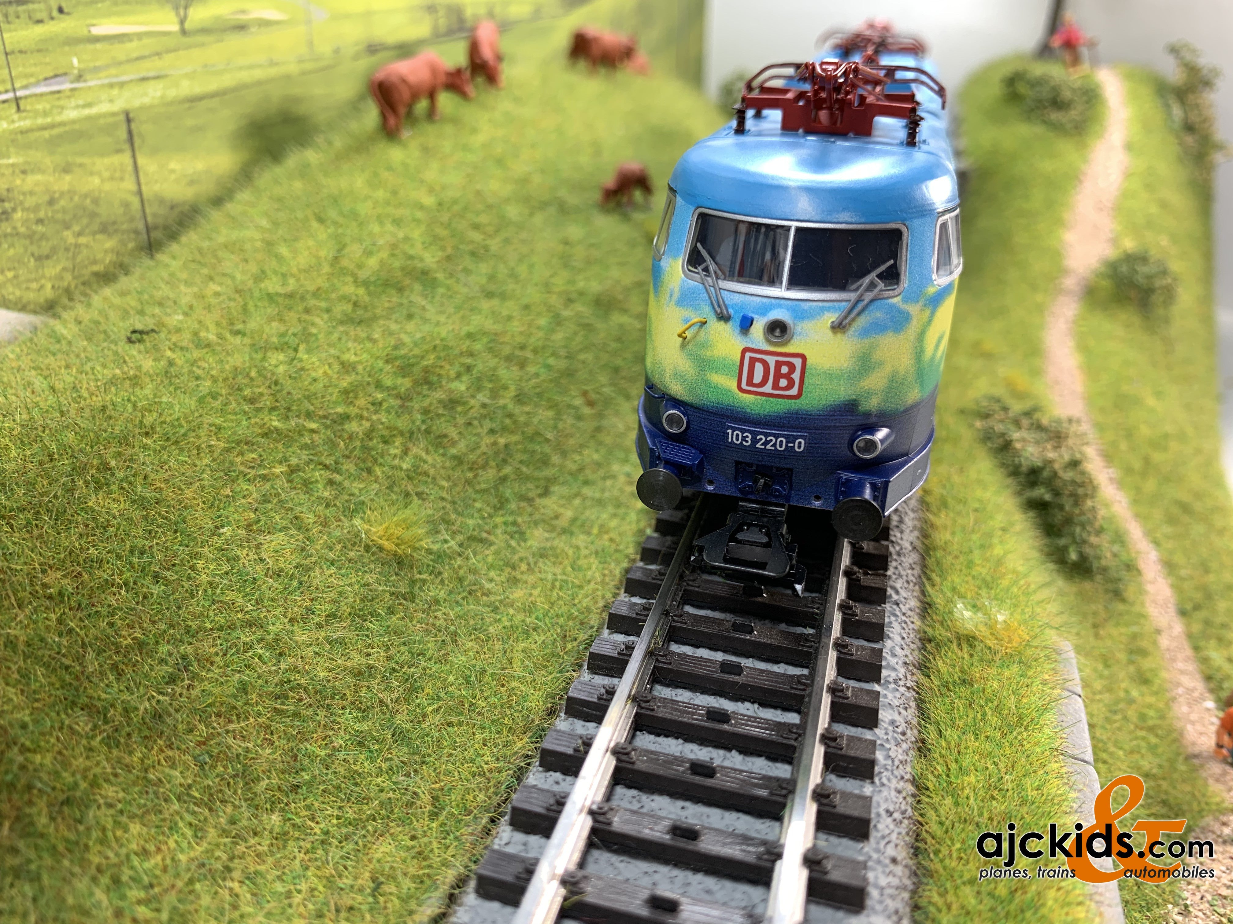 Marklin 39171 Class 103.1 Electric Locomotive (Moving engineer) – Ajckids