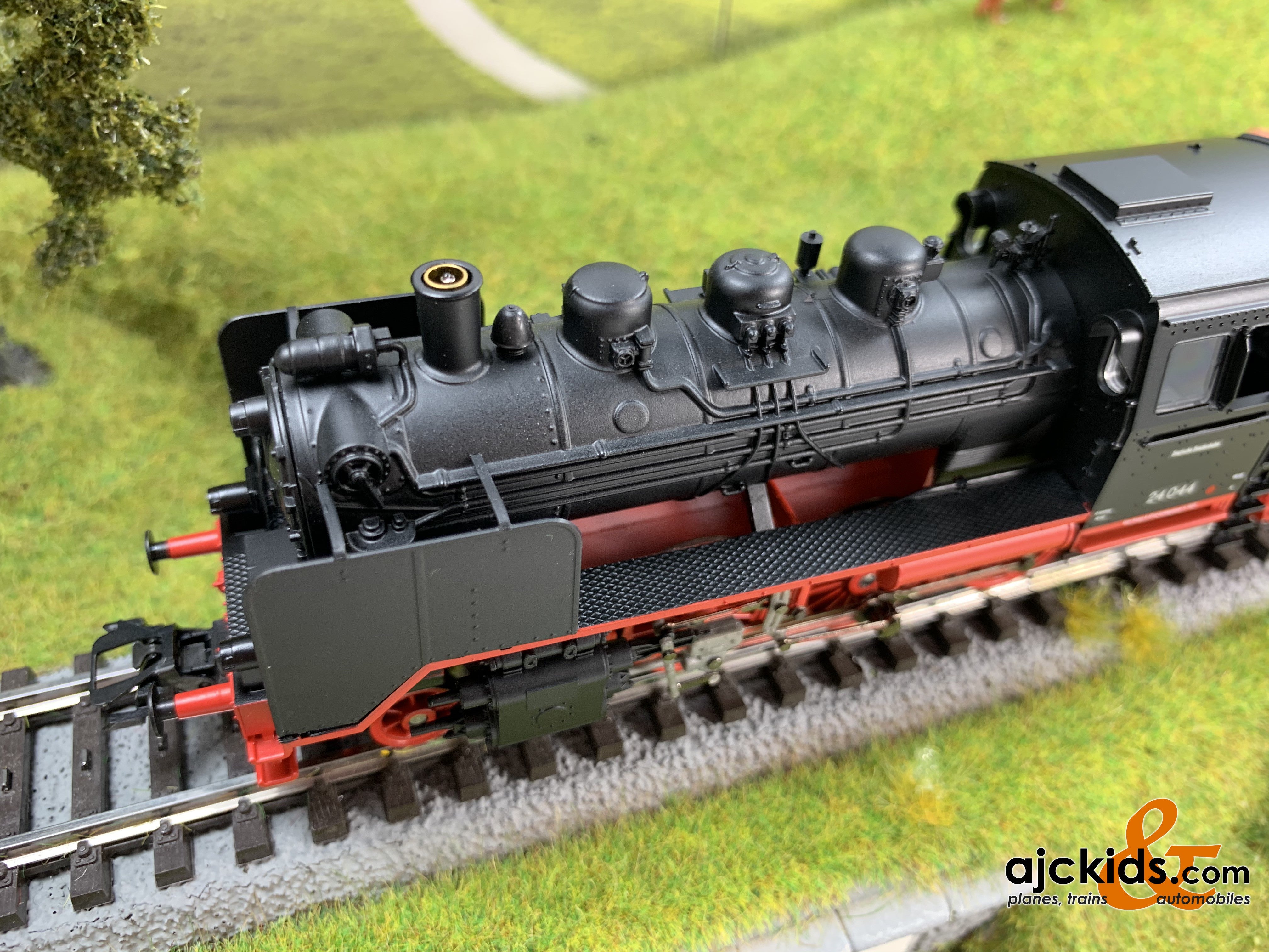 Marklin 36244 Class 24 Steam Locomotive with Tender (smoke) – Ajckids