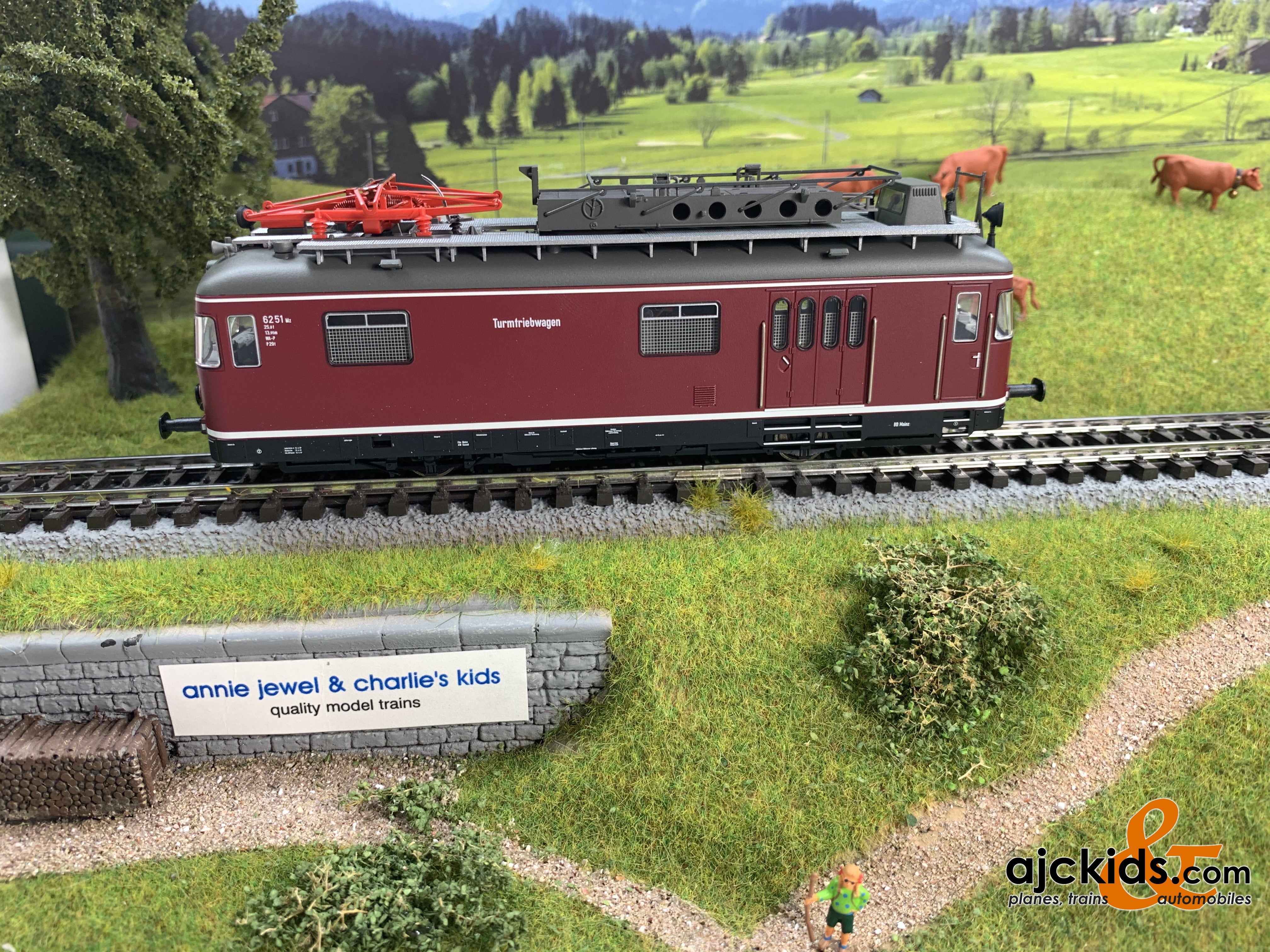 Marklin 39974 TVT Powered Catenary Maintenance Rail Car – Ajckids