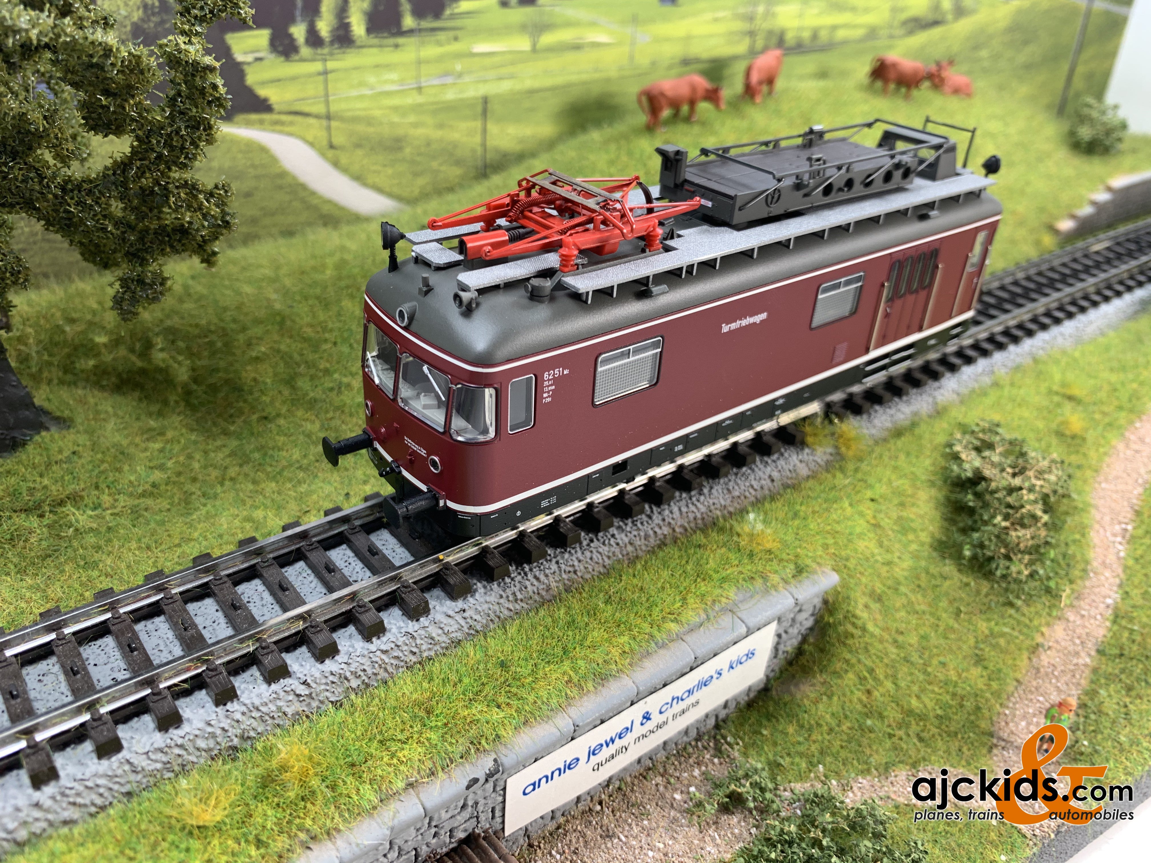 Marklin 39974 TVT Powered Catenary Maintenance Rail Car – Ajckids