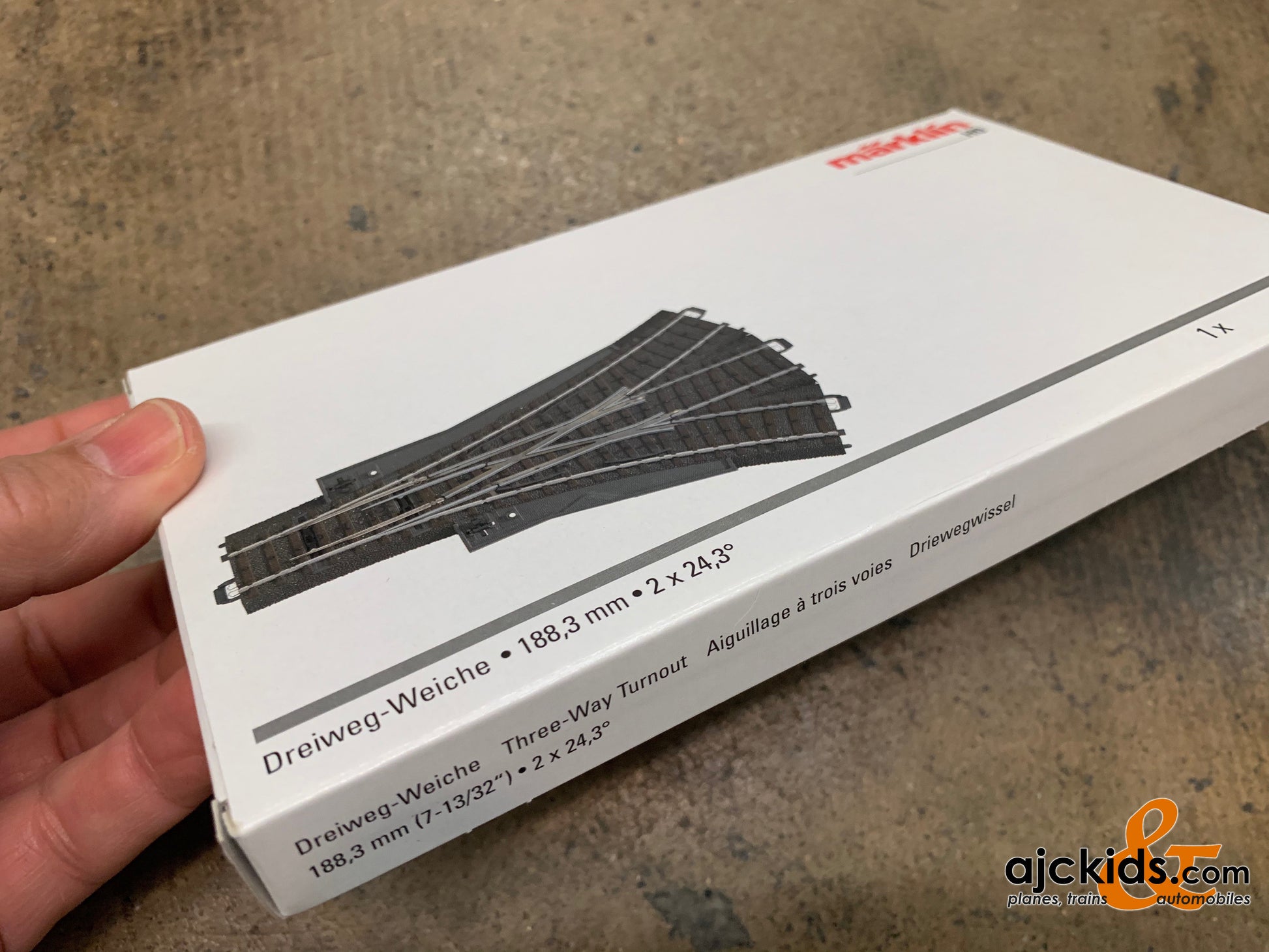 Märklin 1 - 5935 - Model train tracks (18) - 16x bend 22.5 degrees, radius 1020 and 2x degrees Märklin 1 - 5935 - Model train tracks (18) - 16x bend 22.5 degrees, radius 1020 and 2x degrees