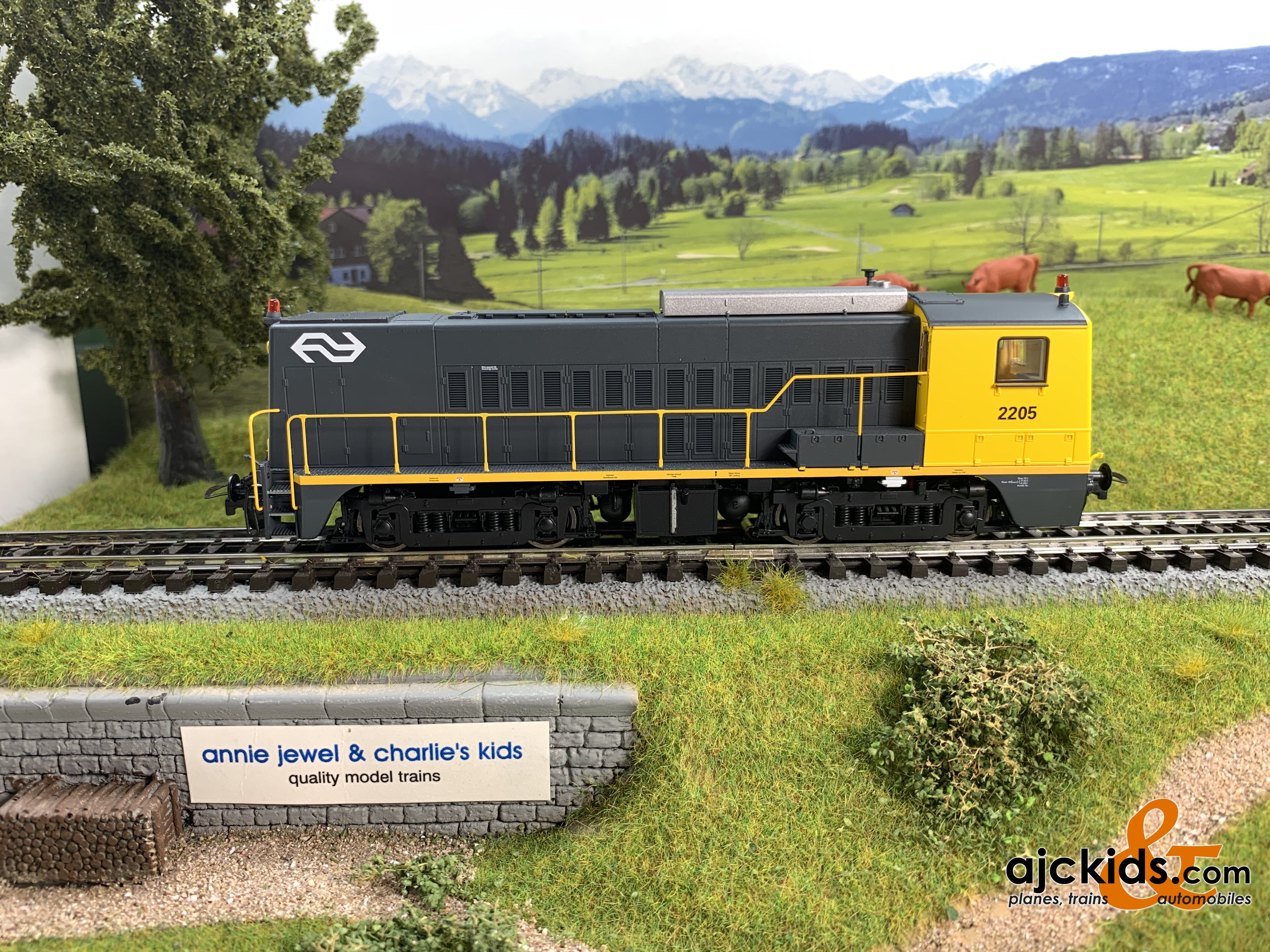 Piko 55903 at Ajckids.com, Rh 2200 Diesel Locomotive NS IV Yellow