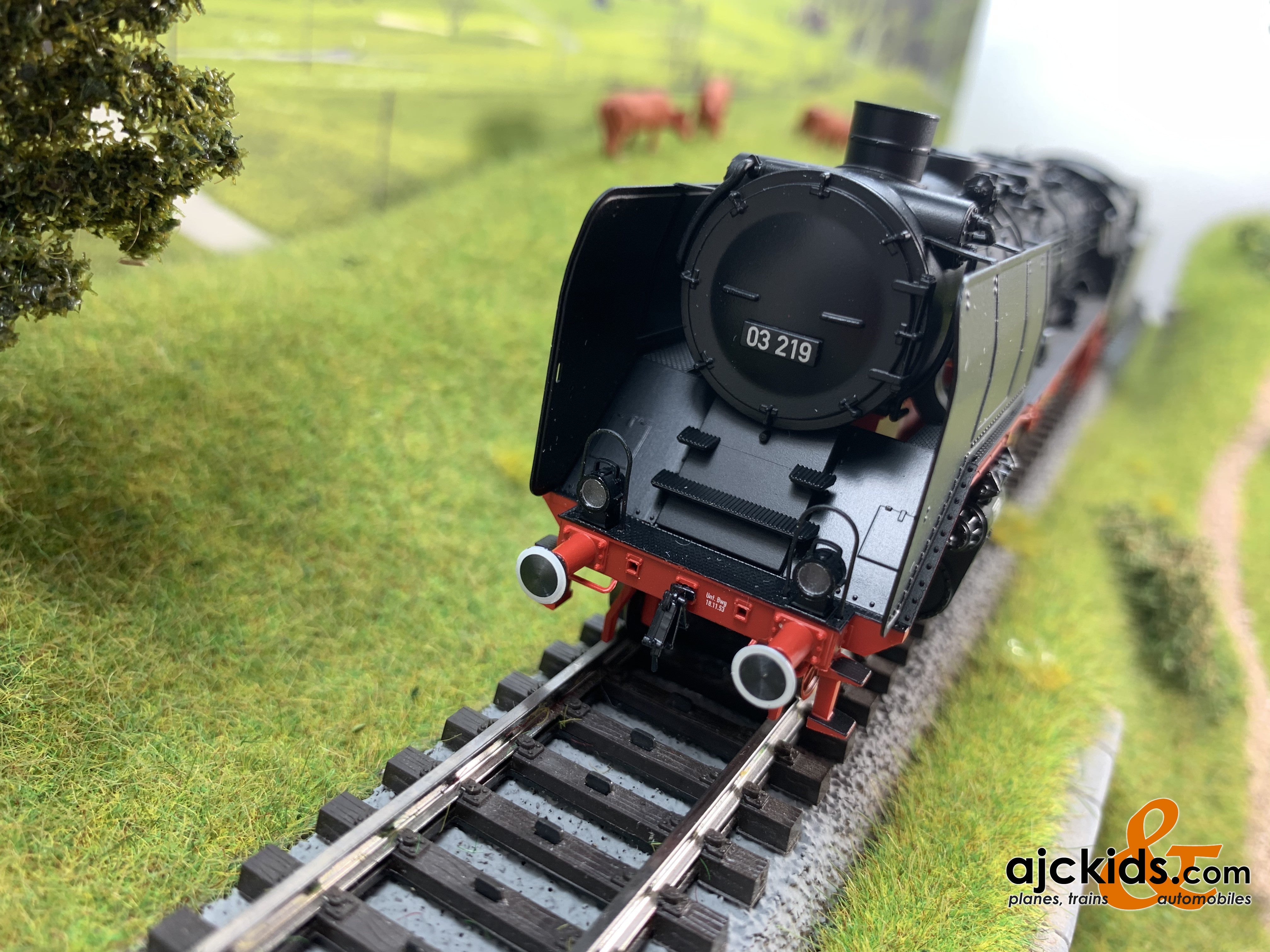 Marklin 37949 Class 03 Passenger Steam Locomotive with a Tender