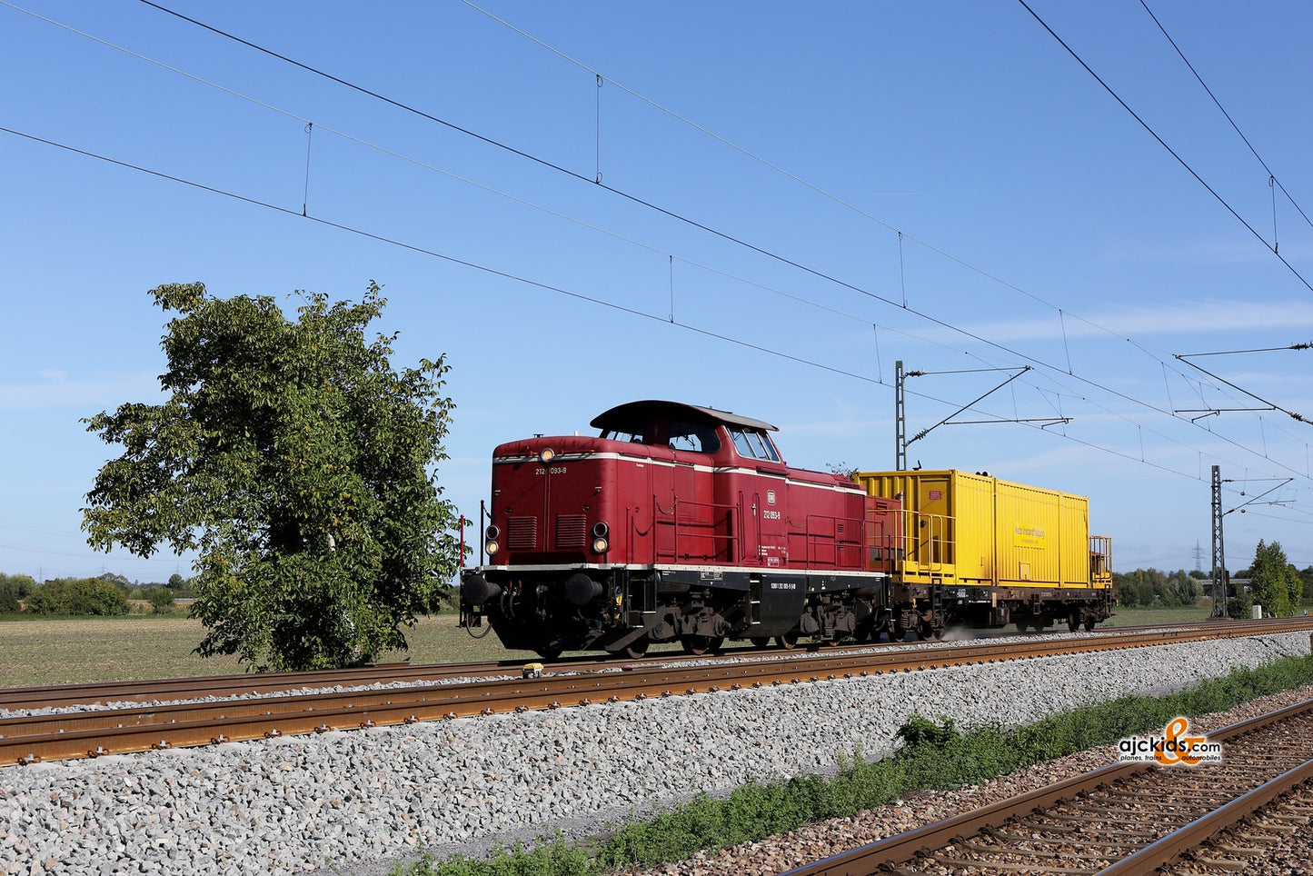Trix 22826 - Digital DB cl 212 Diesel Locomotive