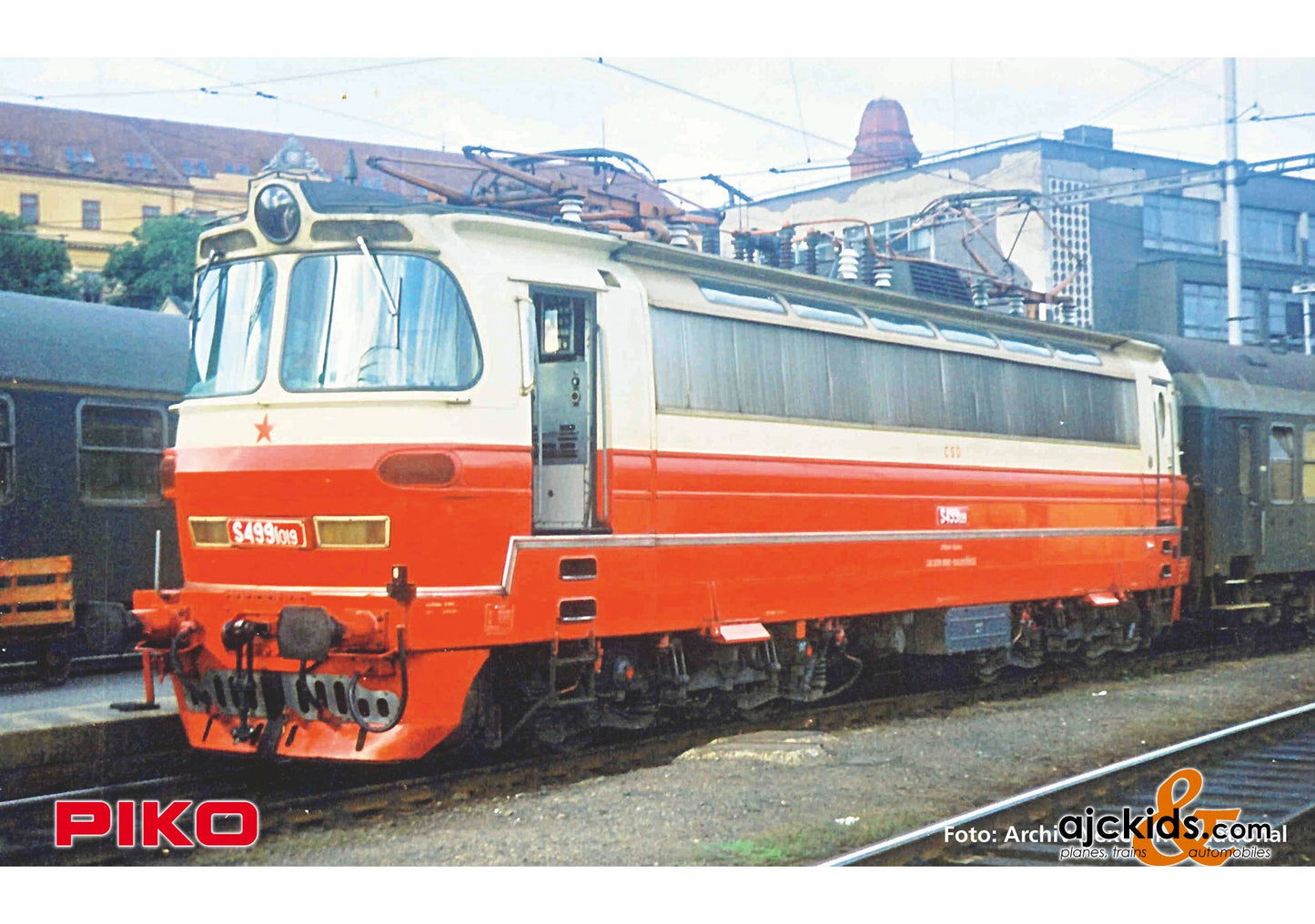 Piko 51390 - BR 240 Electric Locomotive CSD IV Sound