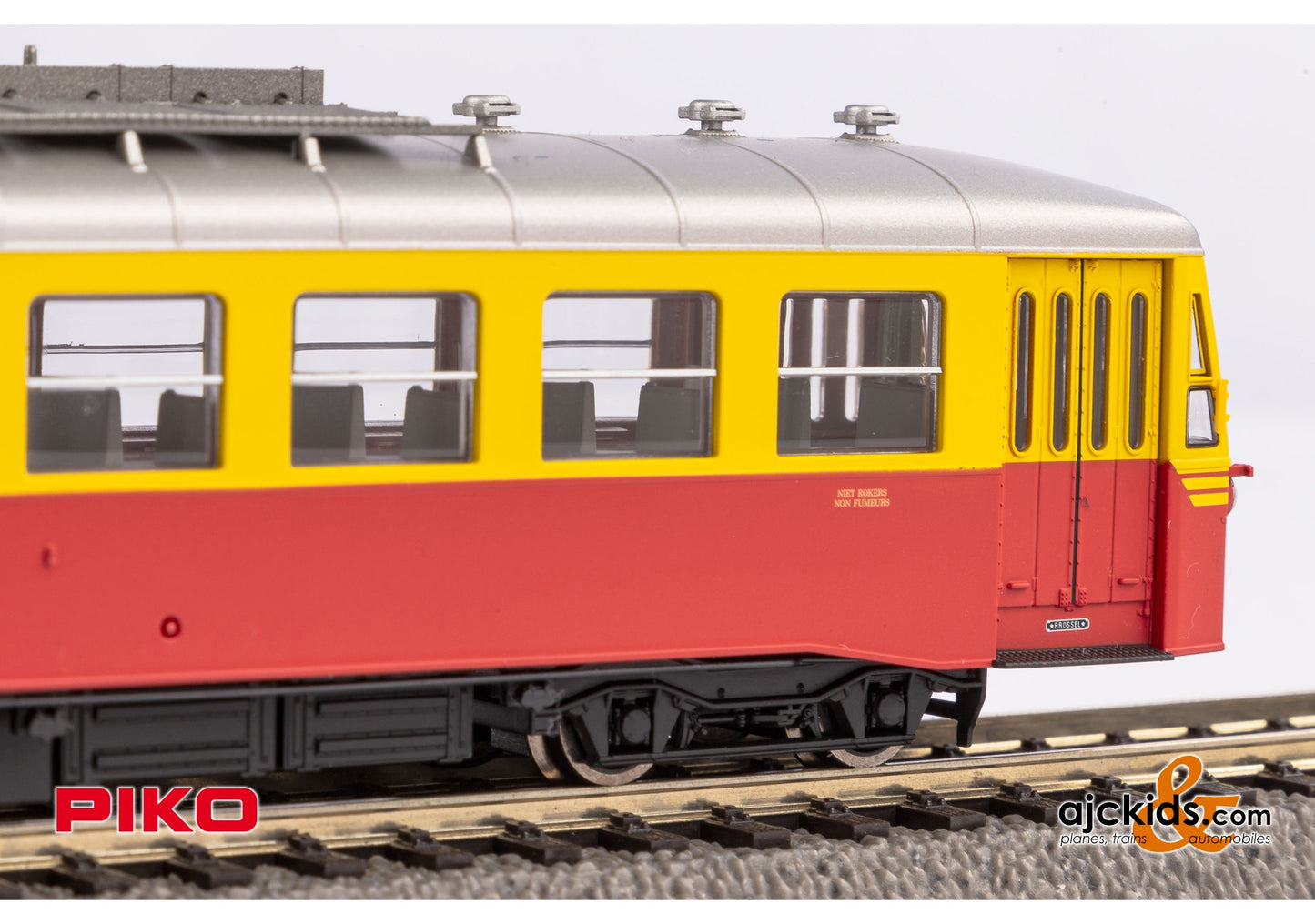 Piko 52798 - Rh 554 Diesel railcar SNCB IV Sound