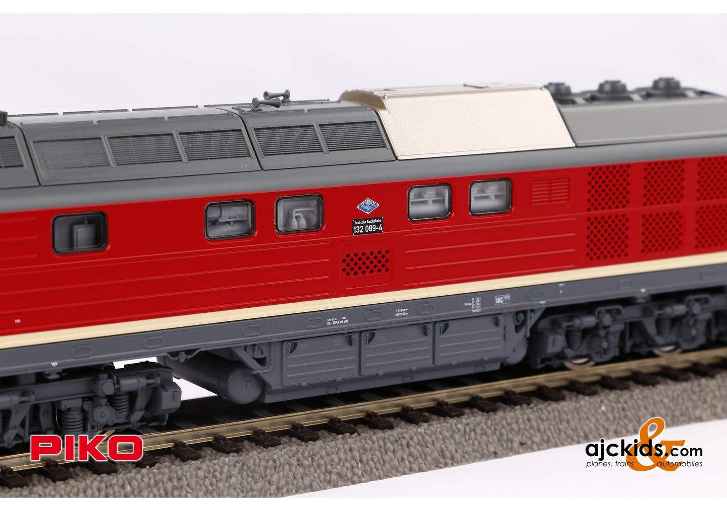 Piko 52911 - BR 132 Diesel Locomotive w/thin stripes DR IV Sound
