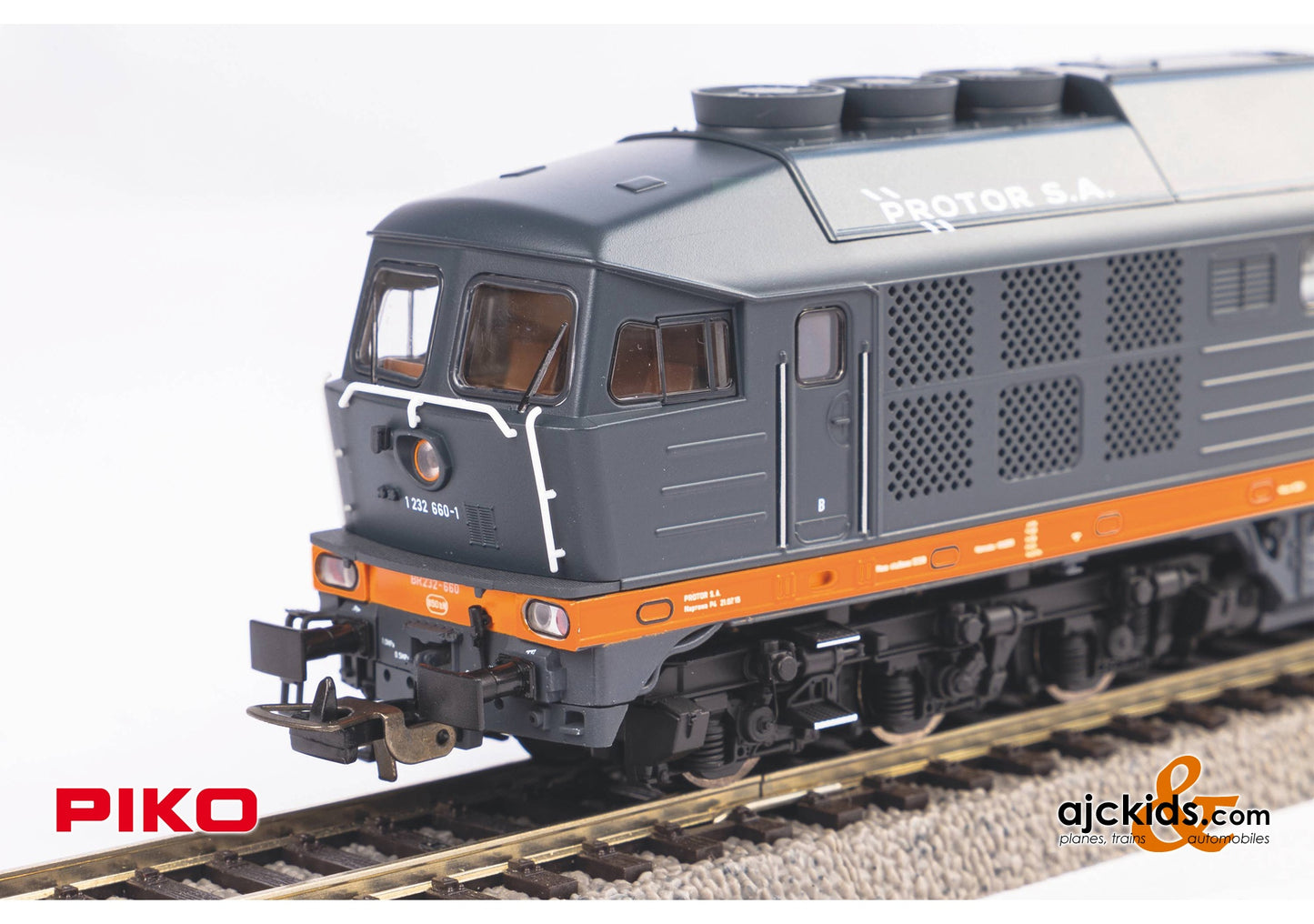 Piko 52916 - BR 232 Diesel Locomotive PCC VI