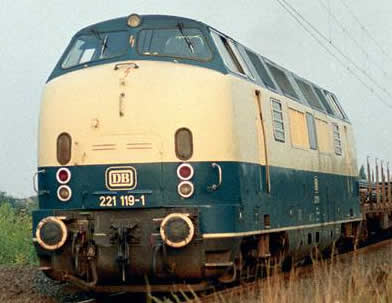 Roco 62843 Diesel locomotive class BR 221 (Sound)