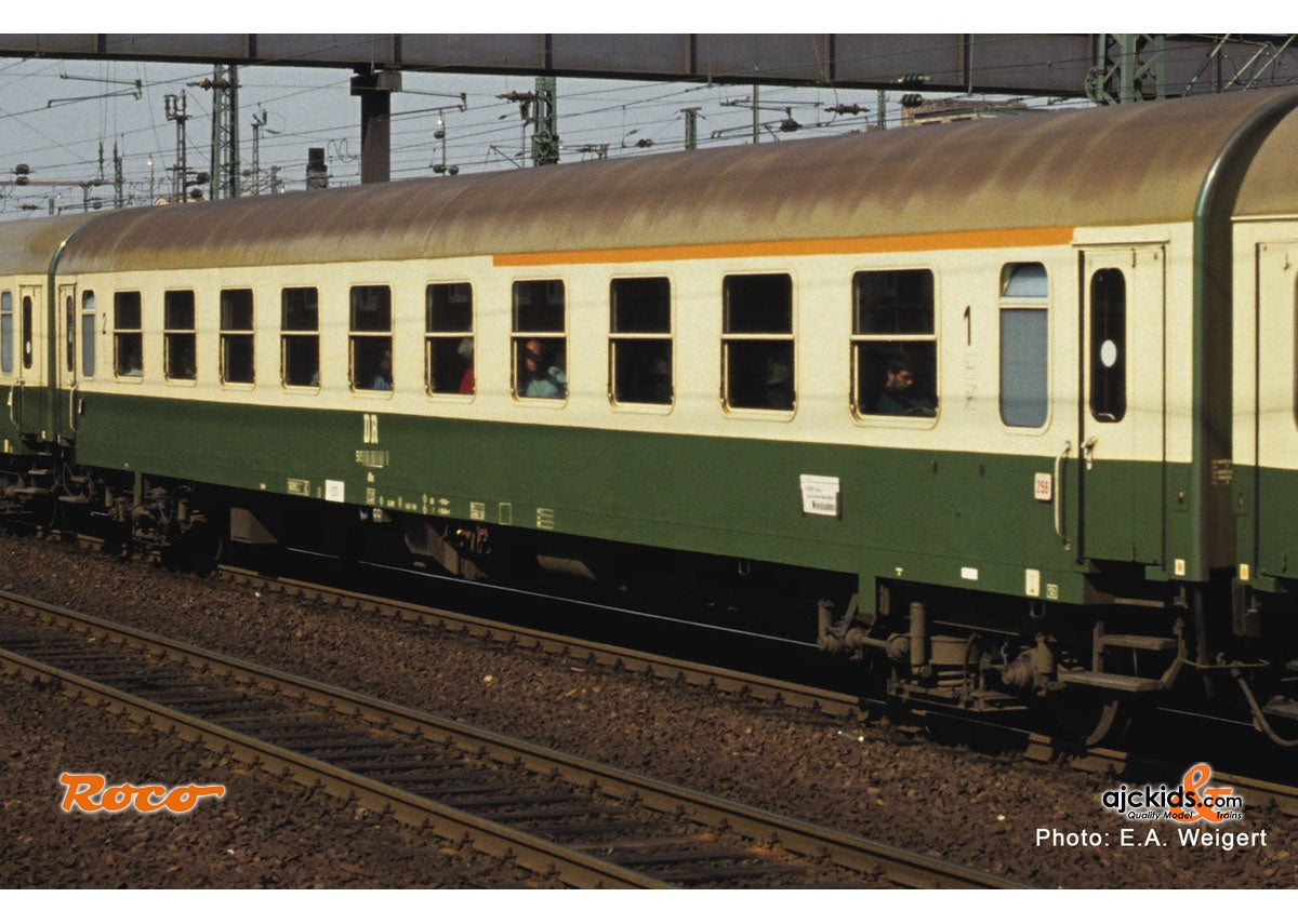 Roco 74801 1st/2nd class fast train car DR