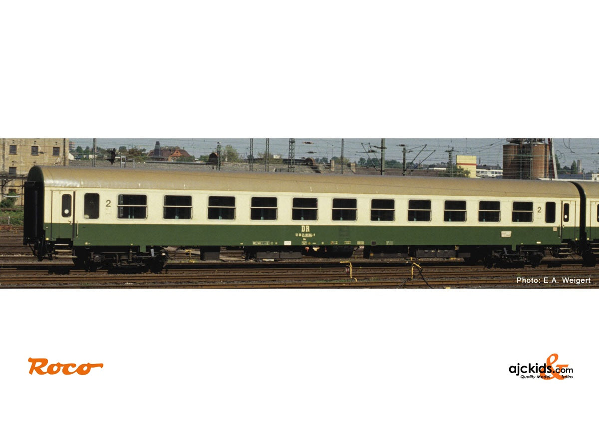 Roco 74802 2nd class fast train car DR