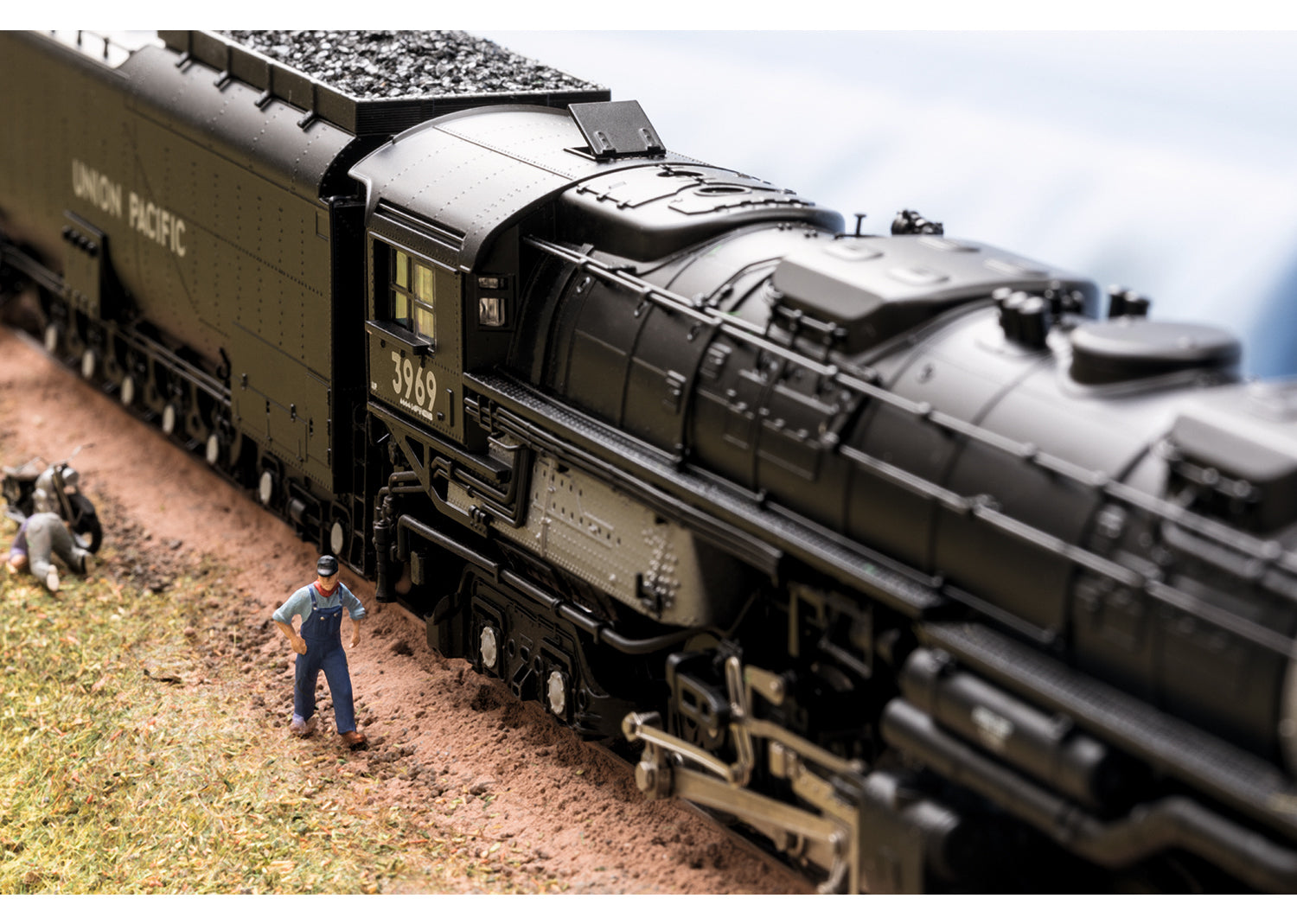 Trix 22940 Class 3900 Steam Locomotive Challenger – Ajckids