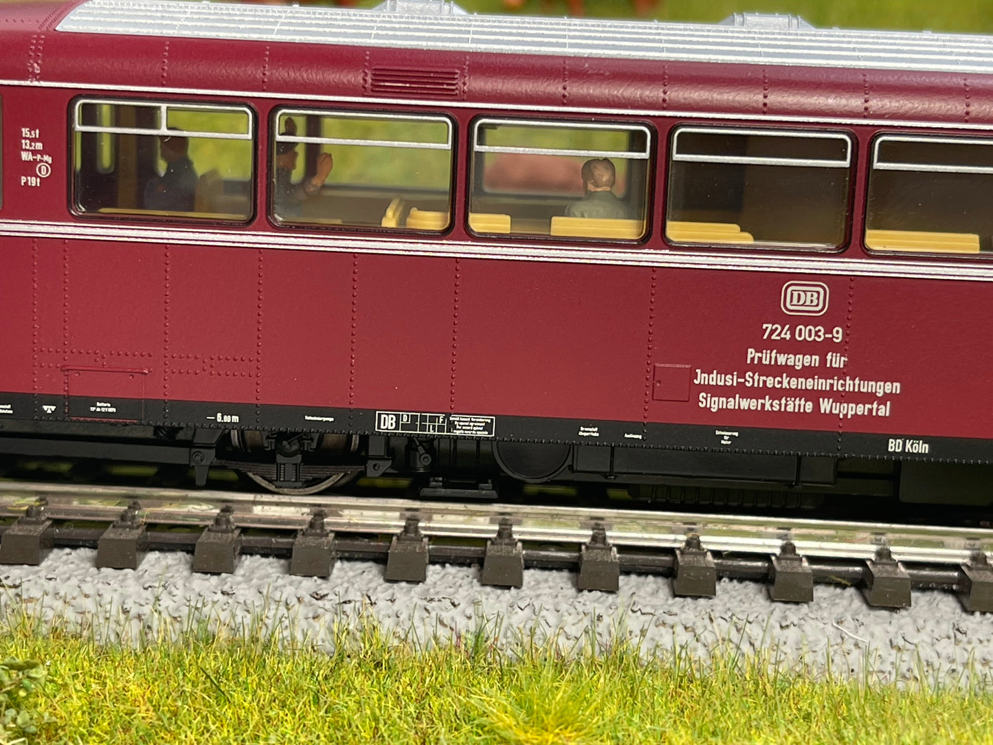 Trix 25958 - Indusi-Messwagen BR 724 (VT 95) Class 724 Powered Rail Car