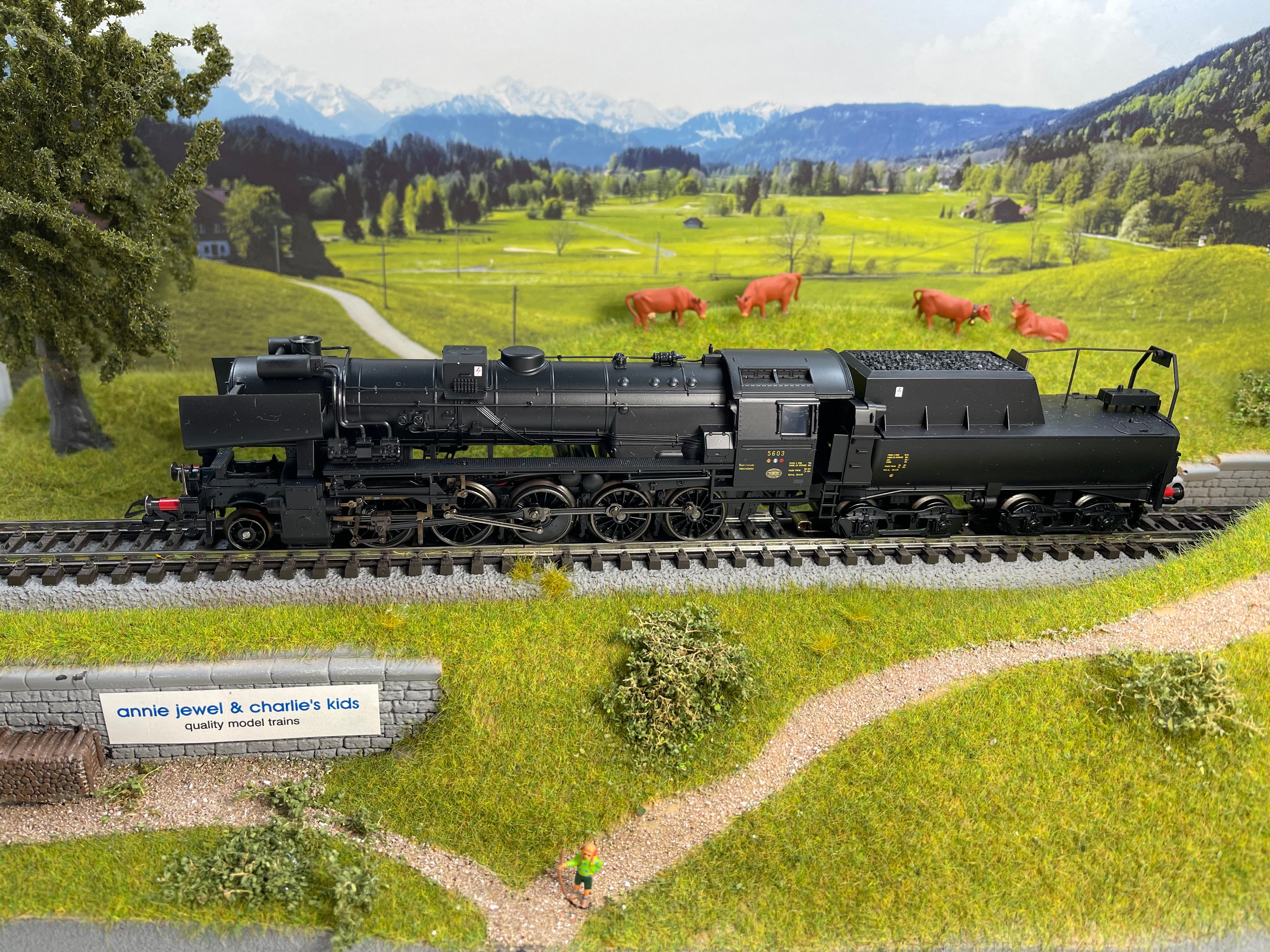 Trix 22253 Steam Locomotive with a Tender class 5600 – Ajckids