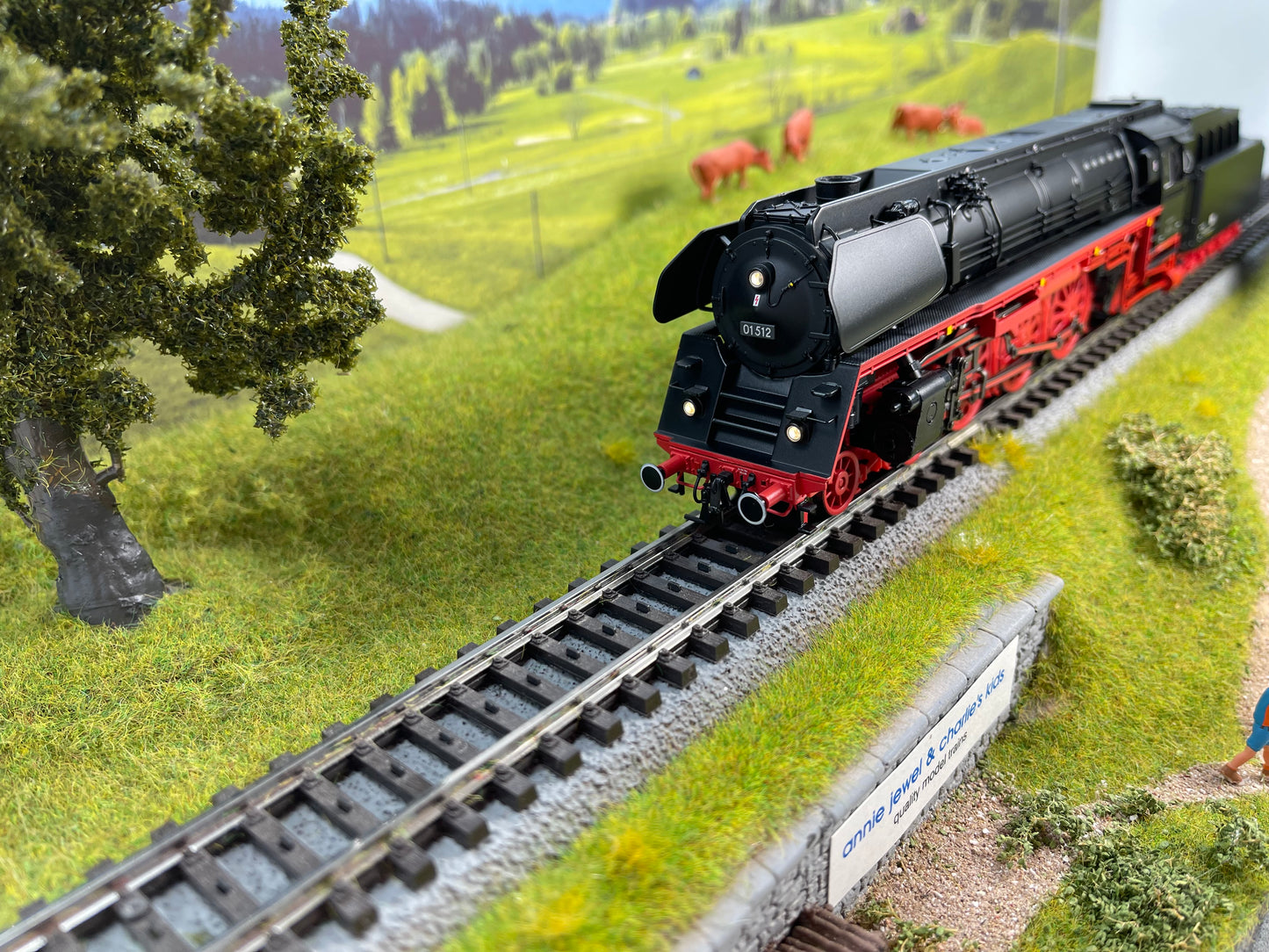 Trix 22905 - Steam Express Locomotive with a Tender