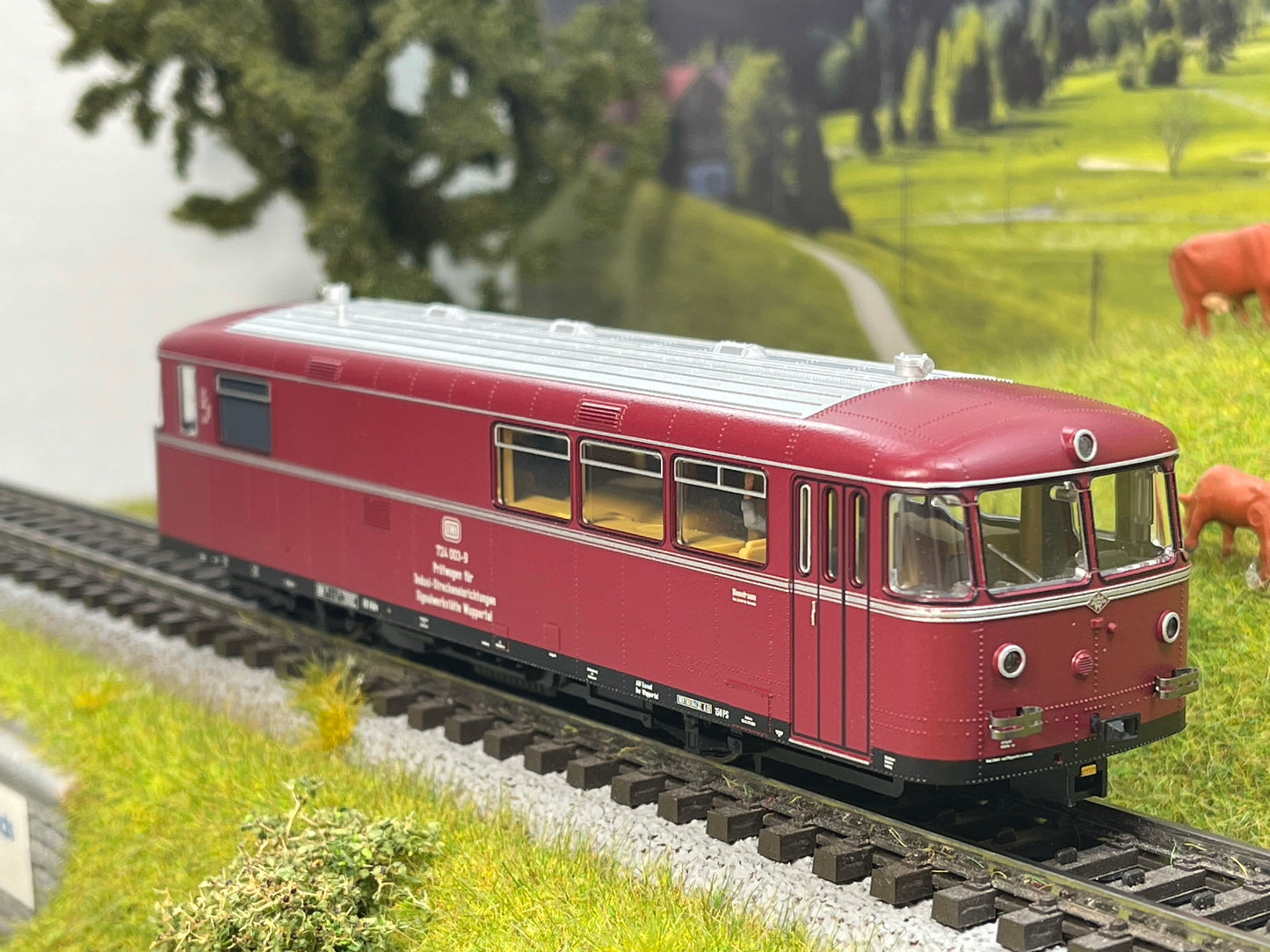 Trix 25958 - Indusi-Messwagen BR 724 (VT 95) Class 724 Powered Rail Car