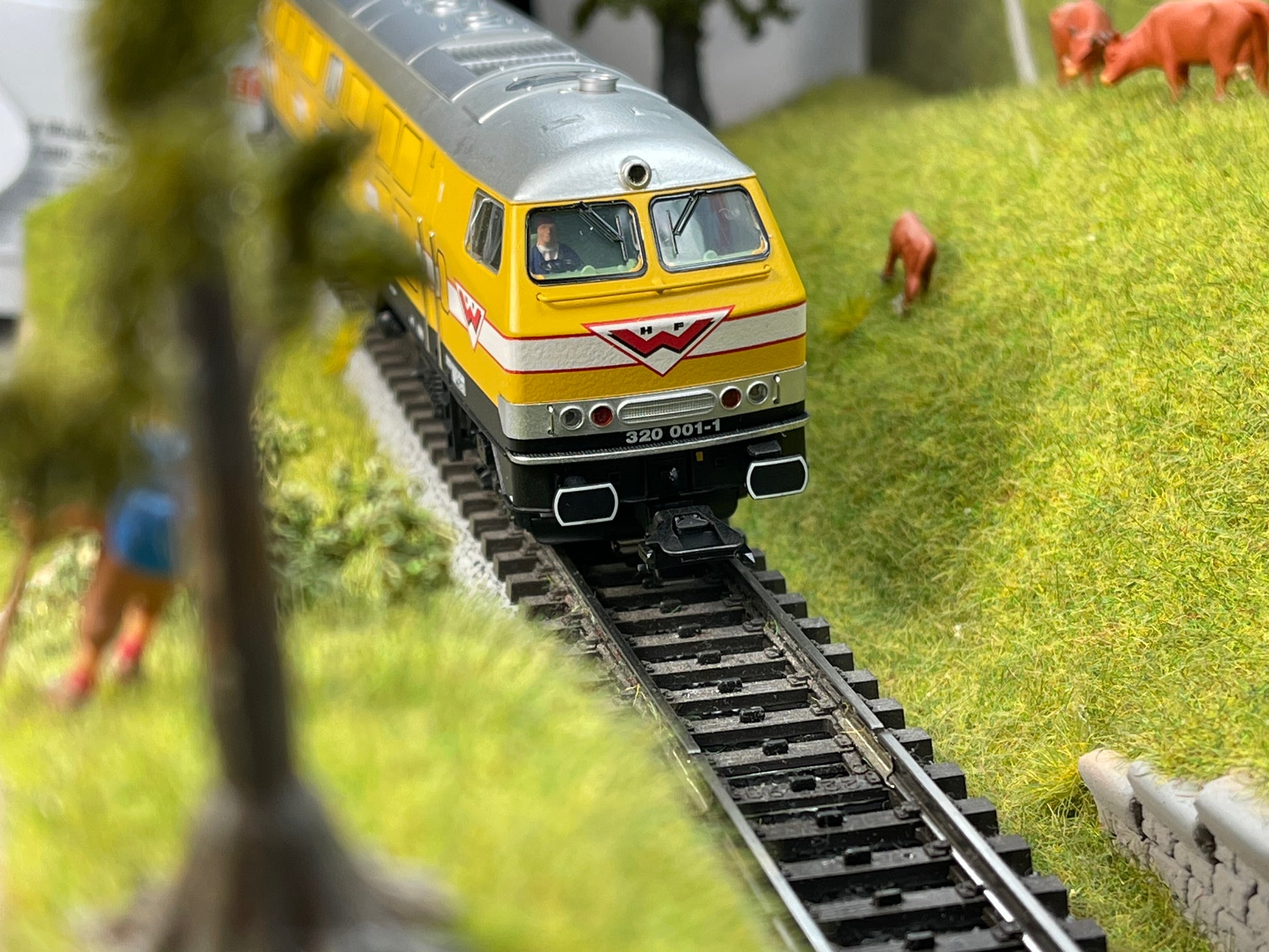Locomotive diesel pour le modelisme ferroviaire | échelle N 1/160 - L Locomotive diesel pour le modelisme ferroviaire | échelle N 1/160 - L