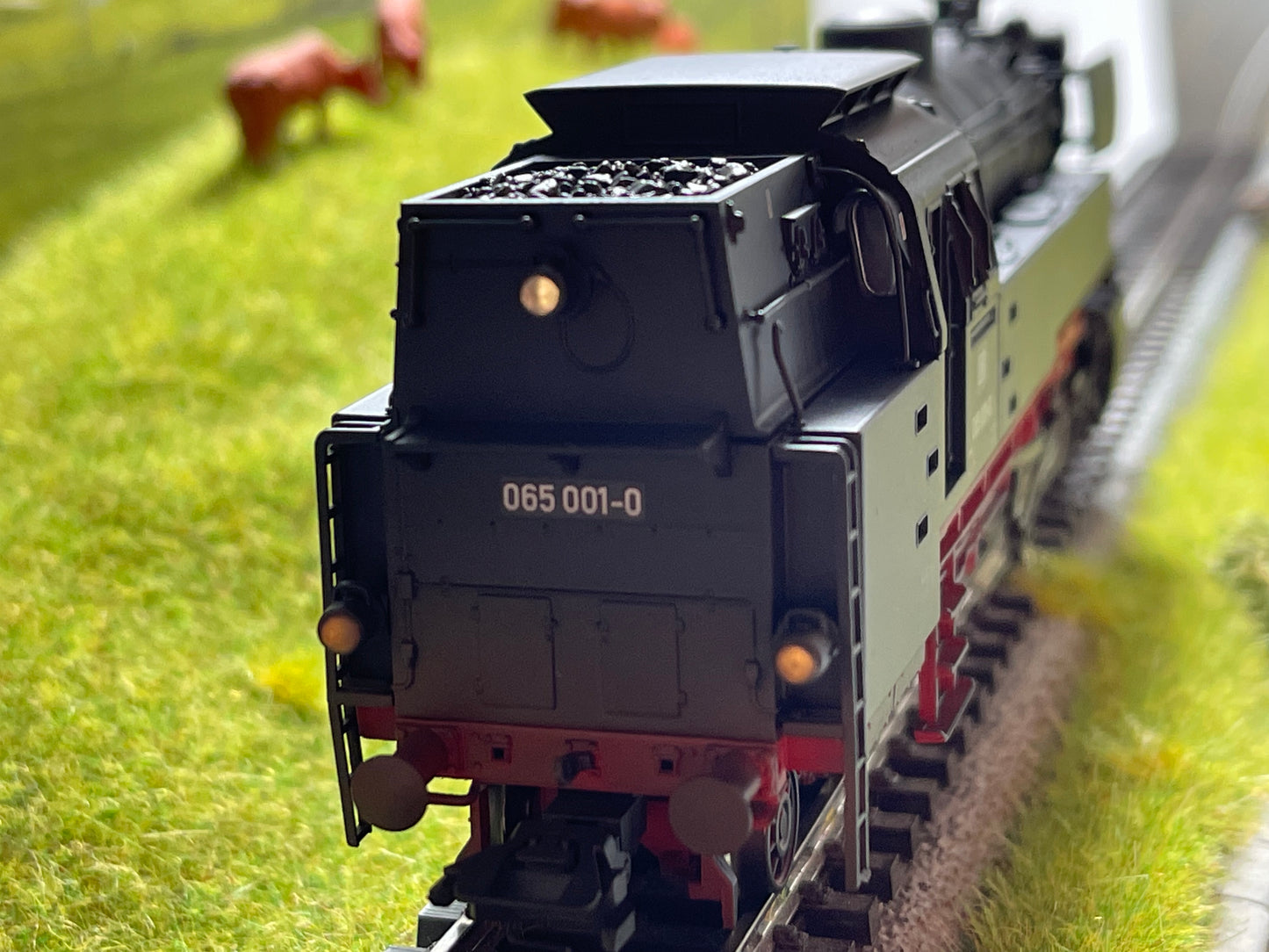 Trix 22664 - Class 065 Steam Locomotive