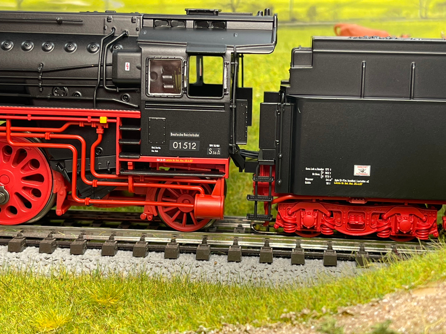 Trix 22905 - Steam Express Locomotive with a Tender