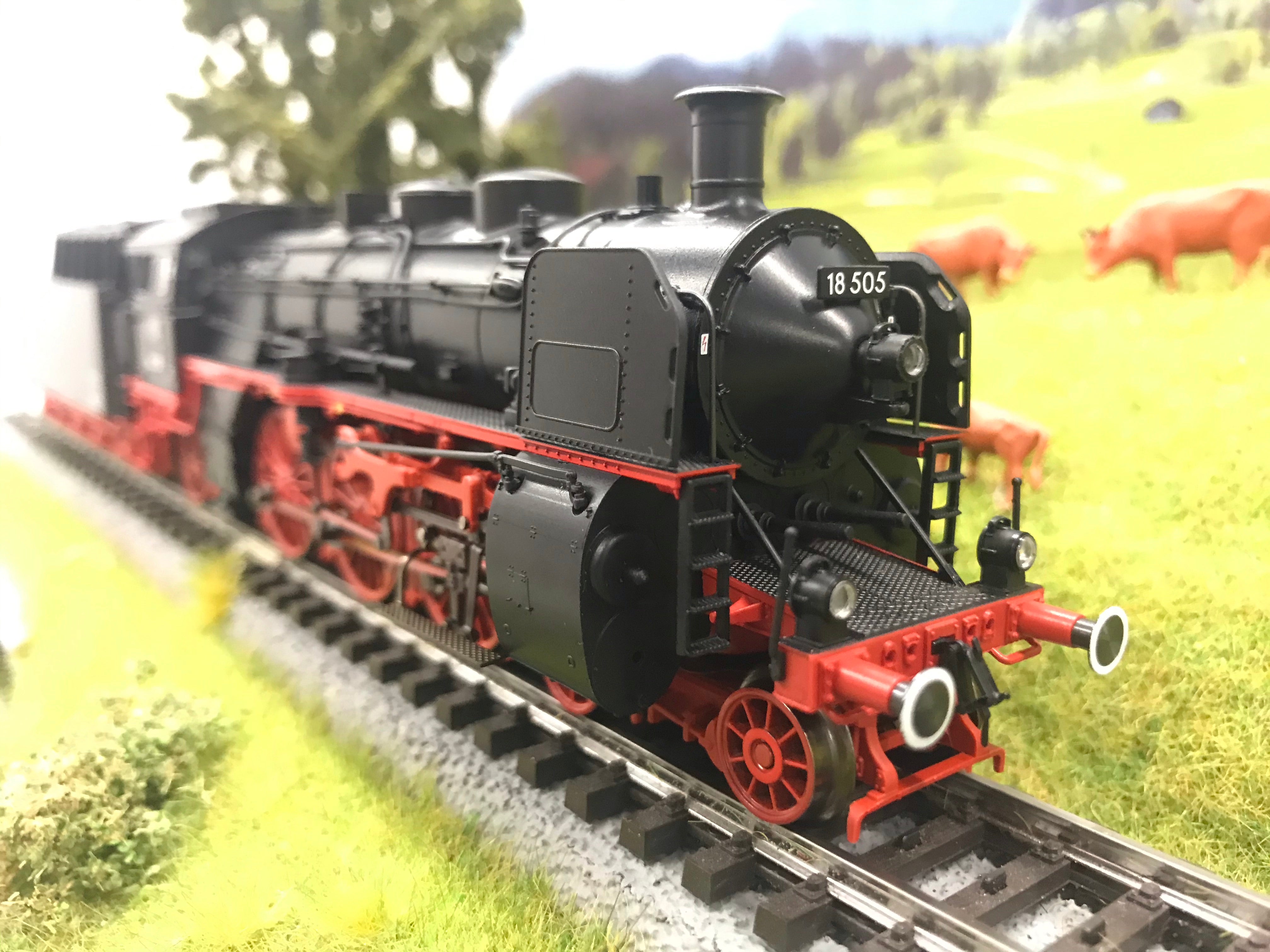 Marklin 39034 Express Train Steam Locomotive BR18.5 – Ajckids