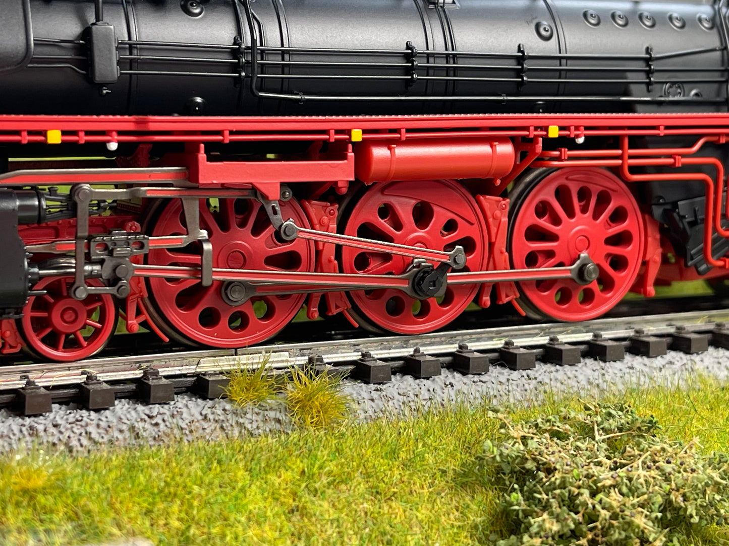 Trix 22905 - Steam Express Locomotive with a Tender