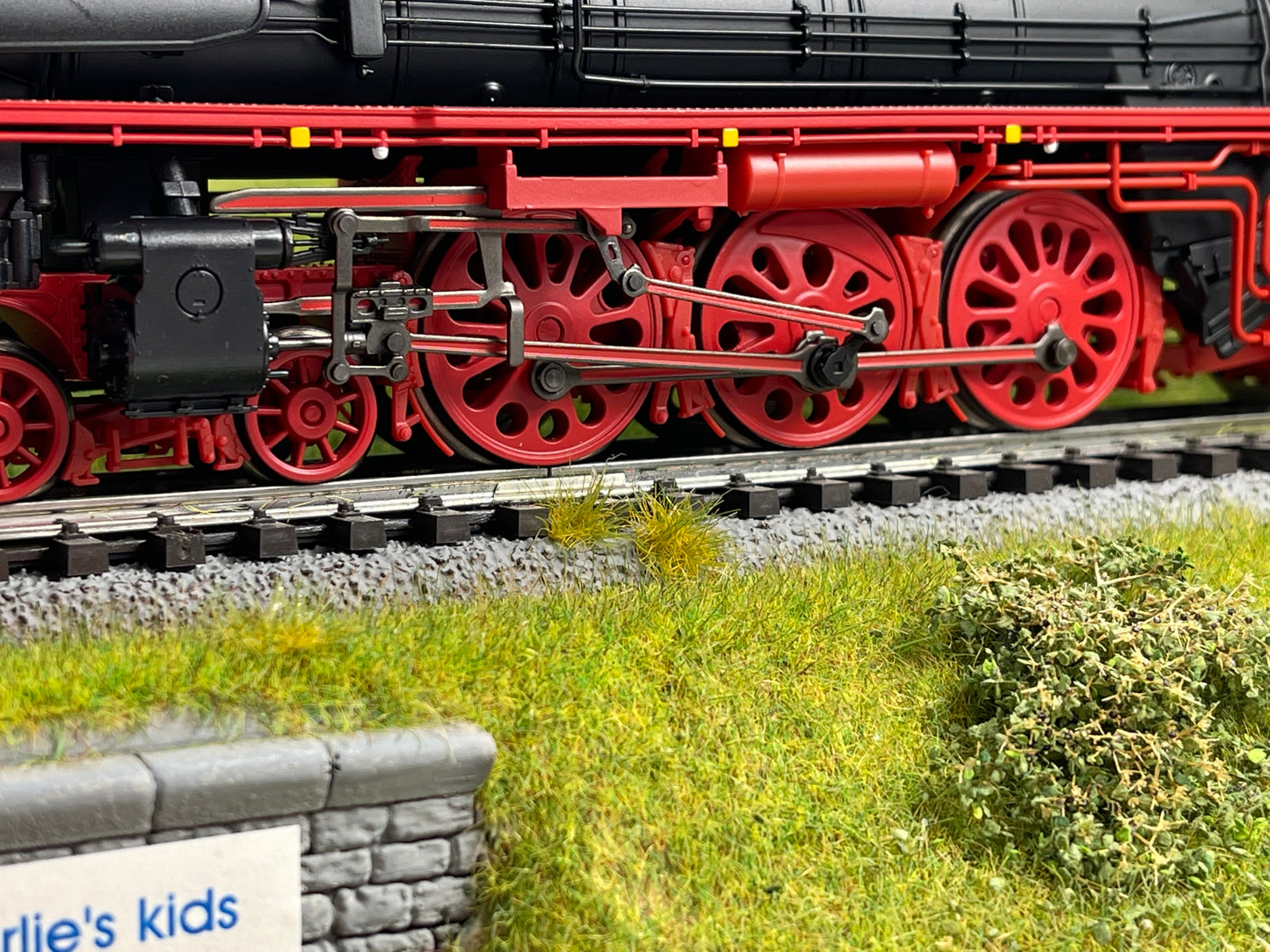 Trix 22905 - Steam Express Locomotive with a Tender
