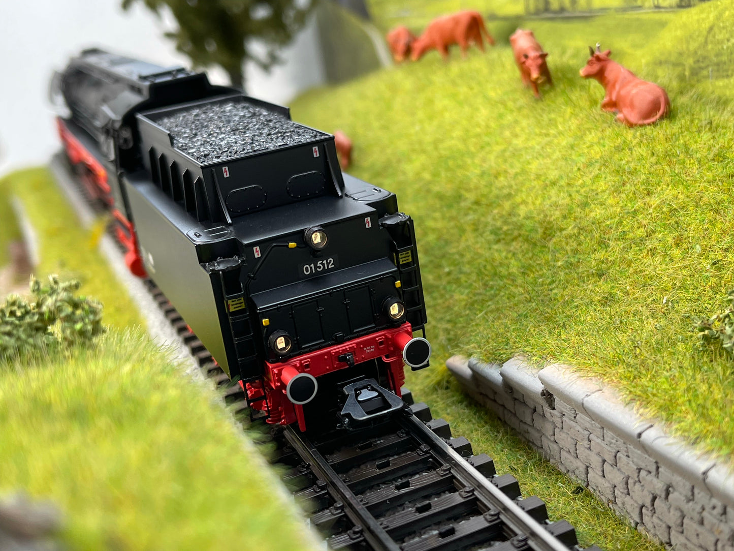 Trix 22905 - Steam Express Locomotive with a Tender