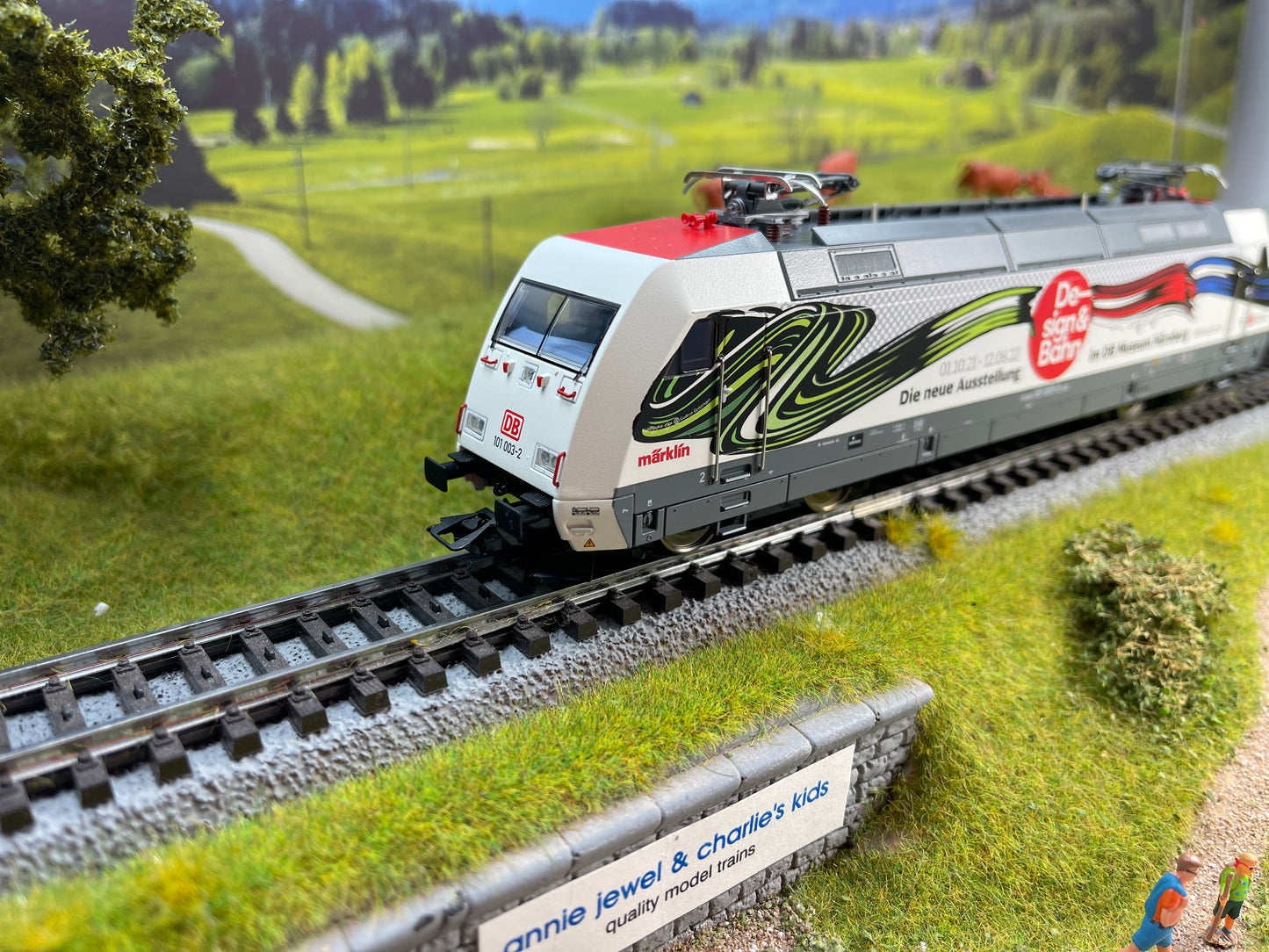 Trix 25379 - Class 101 Electric Locomotive, Design&Bahn,VI