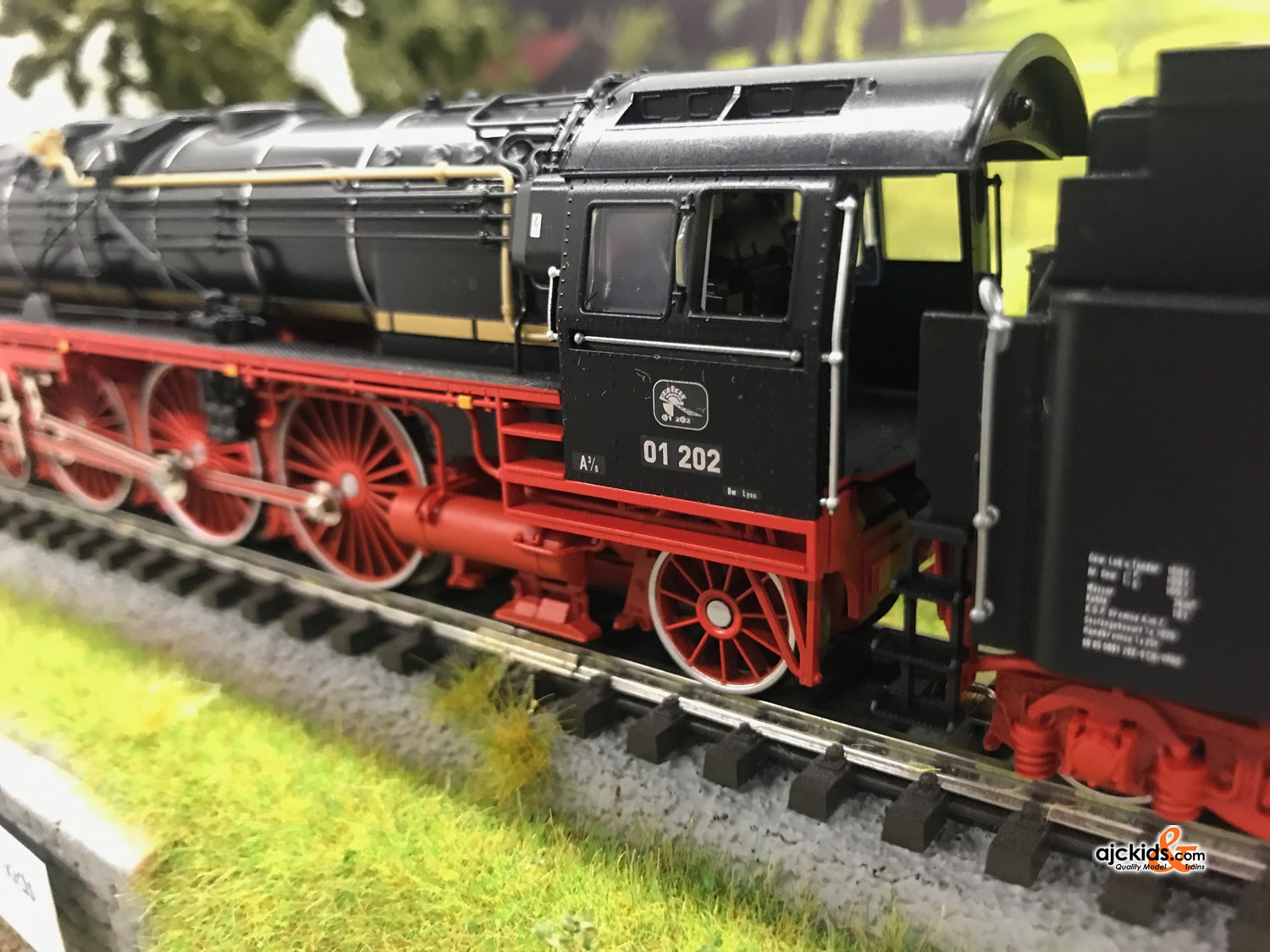 Marklin 39005 Express Steam Locomotive with a Tender, Road Number
