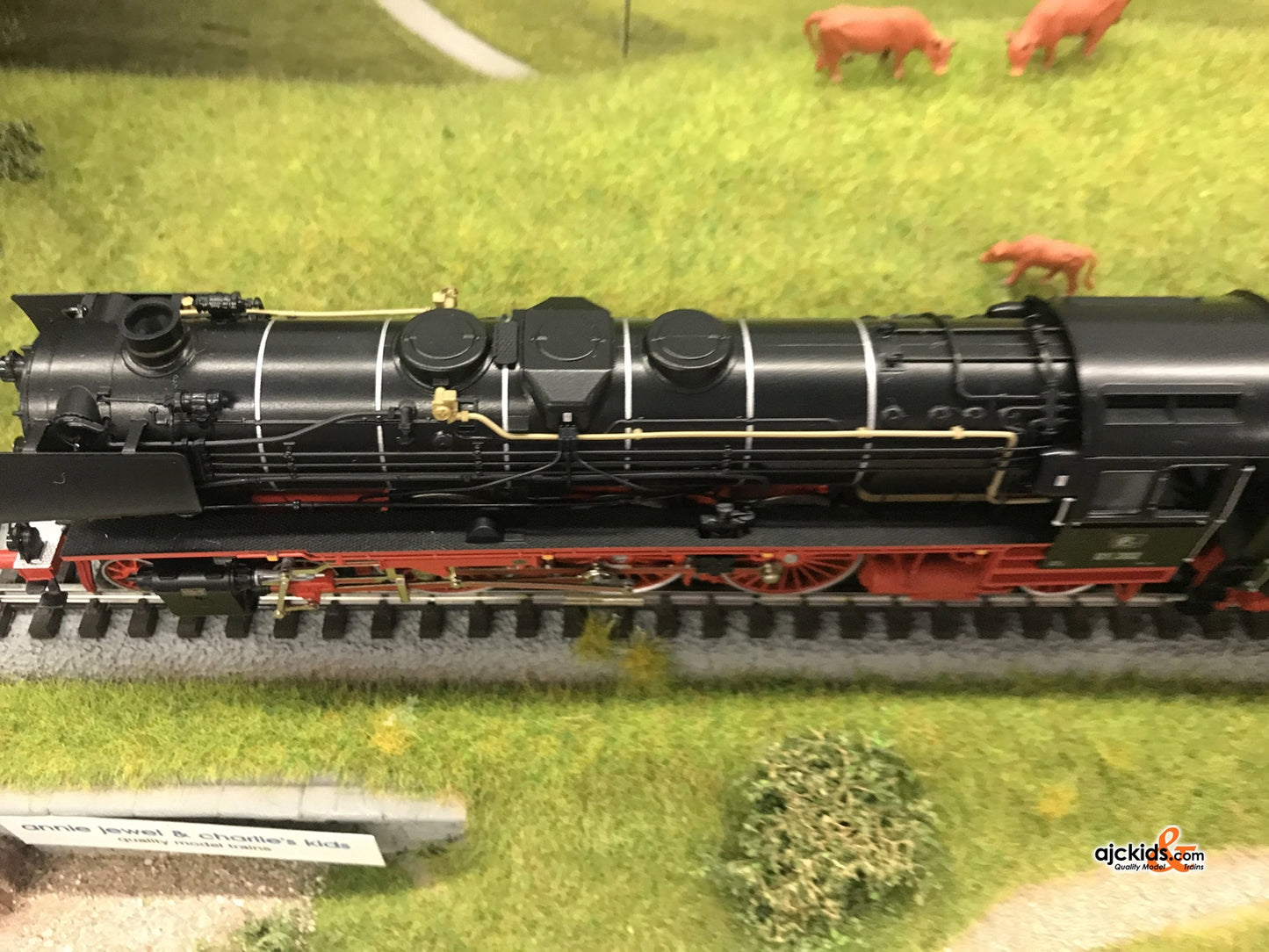 Marklin 39005 - Express Steam Locomotive with a Tender, Road Number 01 202