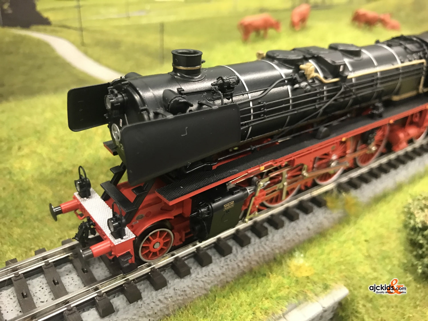 Marklin 39005 Express Steam Locomotive with a Tender, Road Number